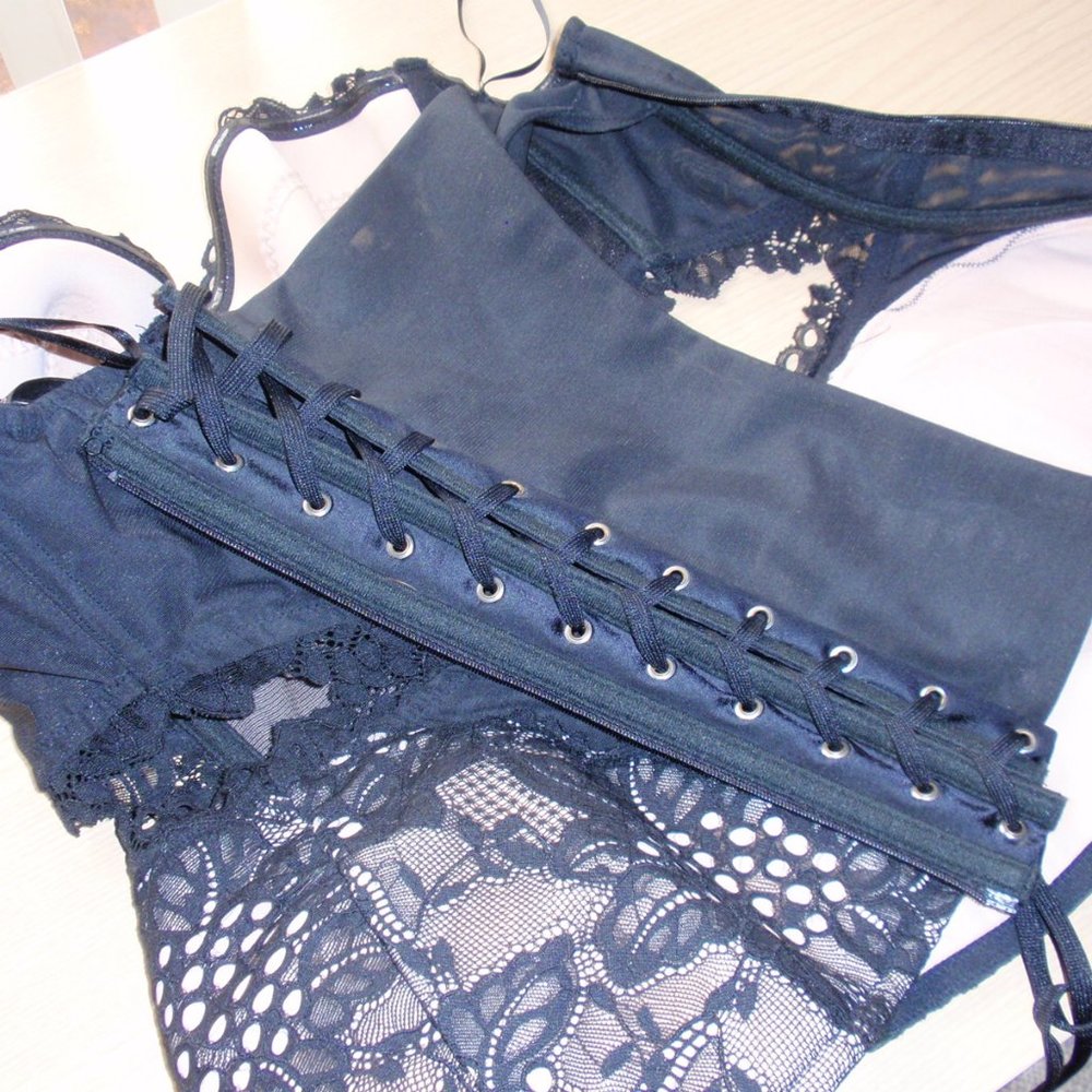 Gorgeous Corset Lingerie Nude & Black Lace - NWT - Picture 13 of 16